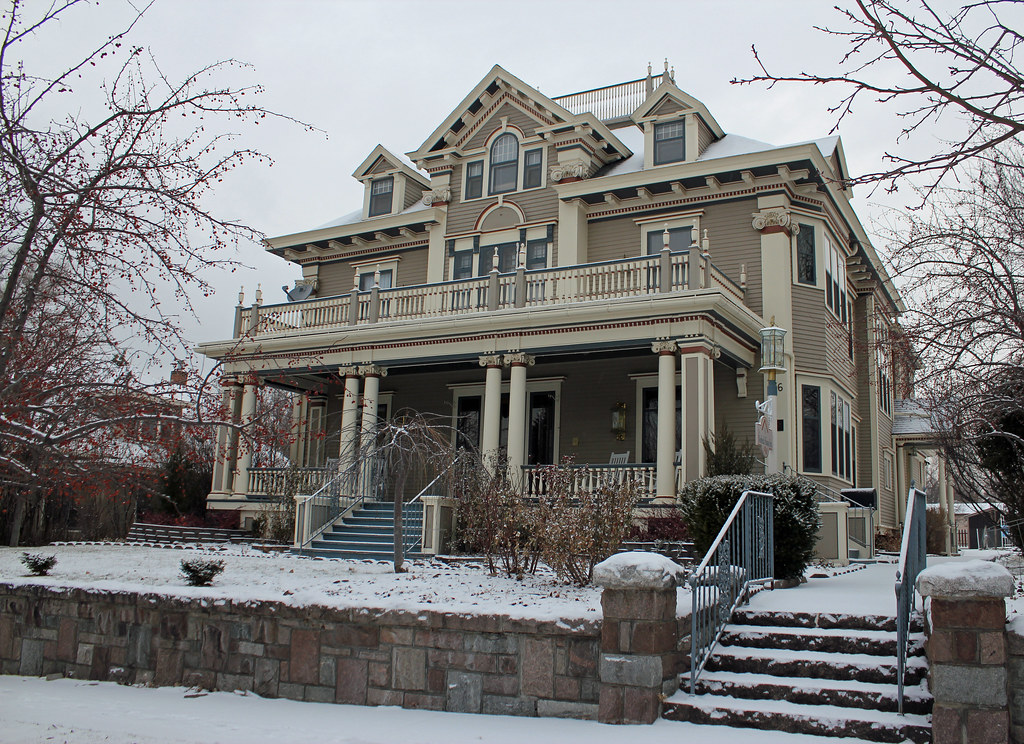 Farr House by Jeffrey Beall (BY-SA) via Openverse